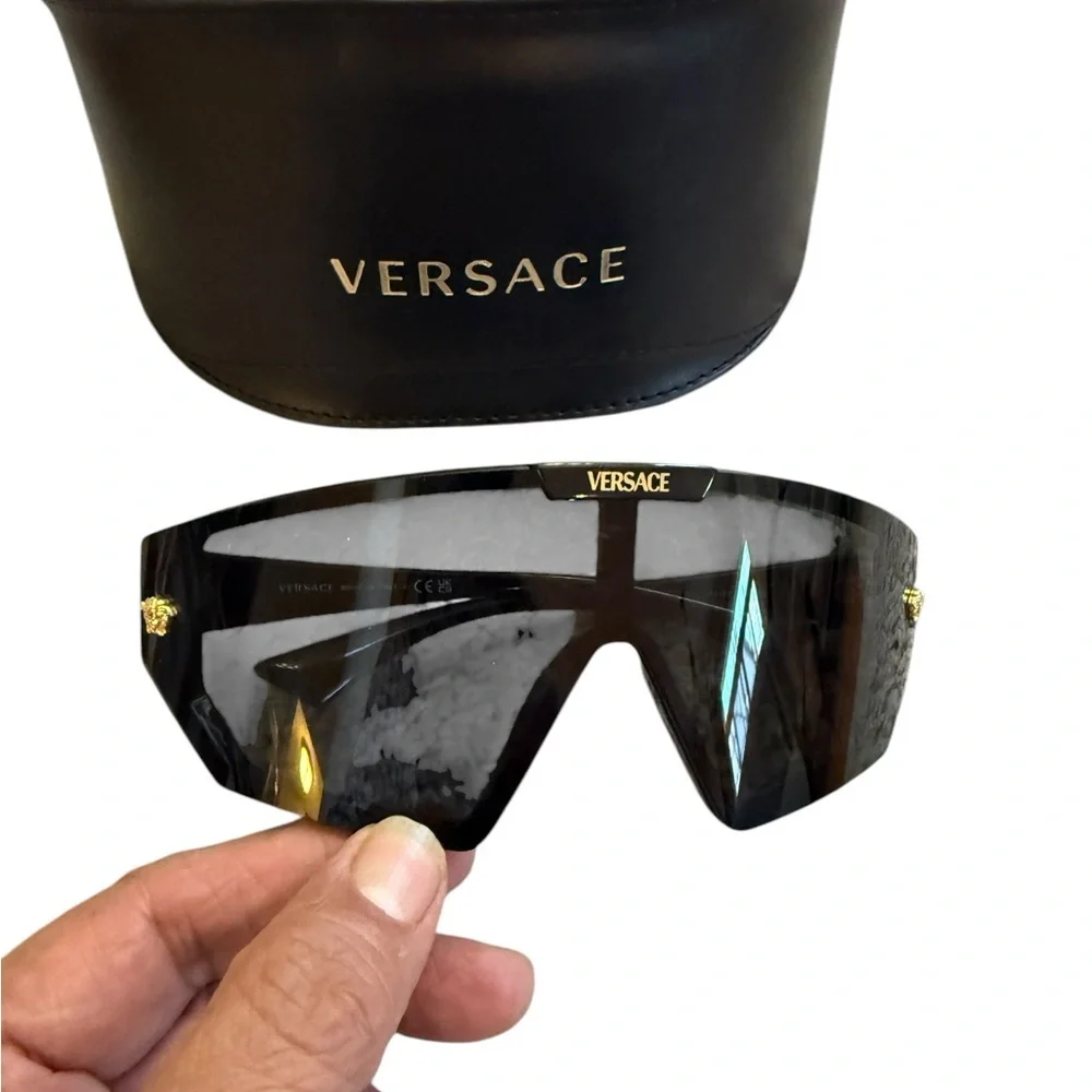 Unisex VE4461 Versace Black Sunglasses come with a case and cleaning cloth - Picture 5 of 14
